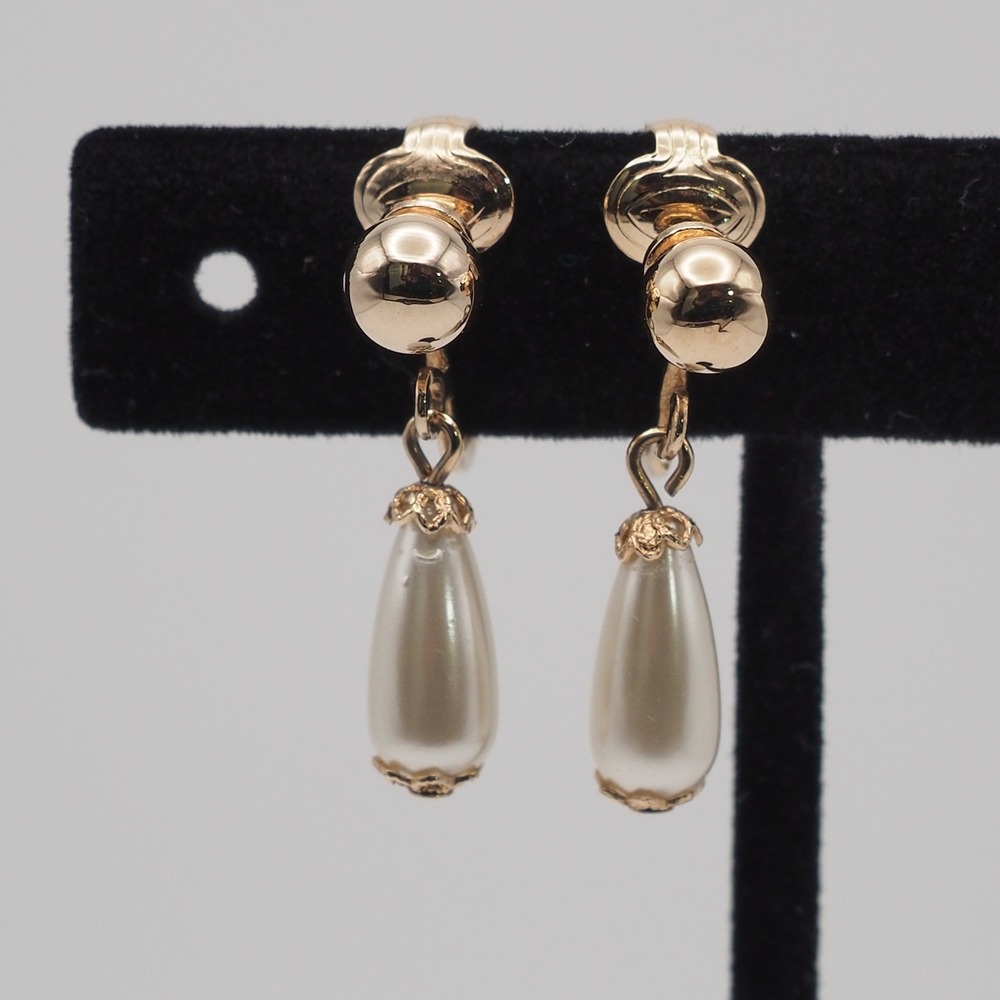 Vintage Sarah Coventry Earrings Faux Pearl Drop Clip On Gold Tone